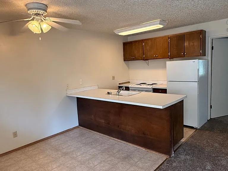 0753 - 216 W Sac — Photo 4