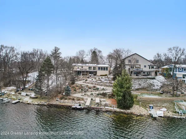 6784 Highland Dr, Laingsburg, MI 48848