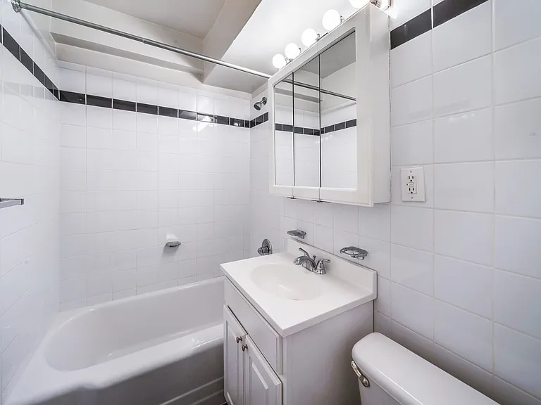 300 E 46th St #9L — Photo 4