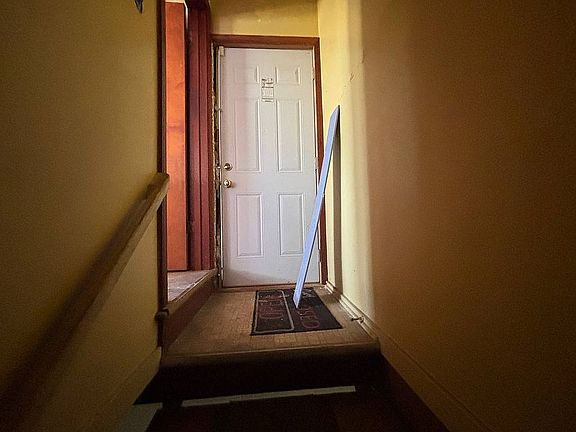 2nd image of 1582 W Marietta St