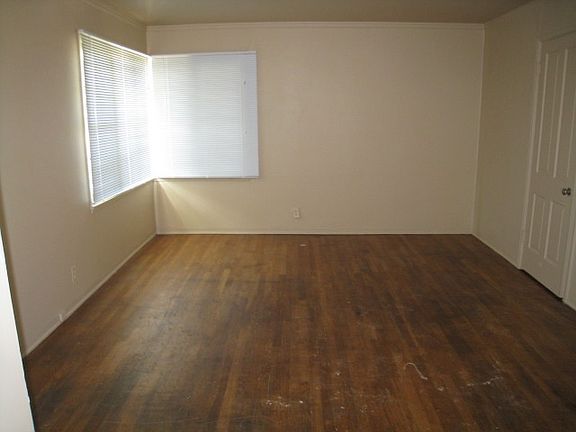 2nd image of 2949 Pacific Ave