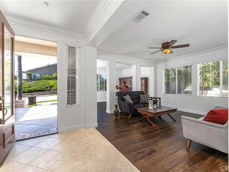540 Boxcar Ln — Photo 4
