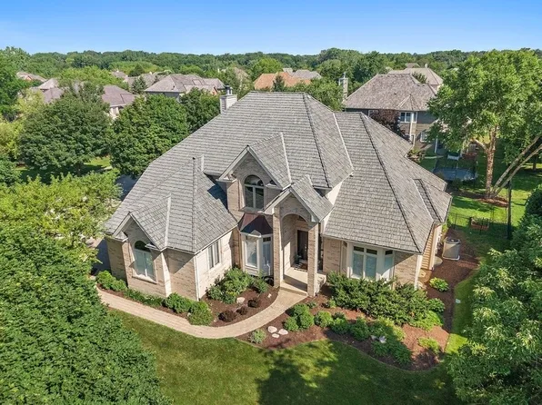 1252 Lansbrook Dr, South Elgin, IL 60177