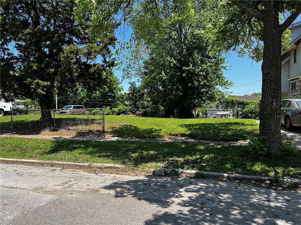 2nd image of 3751 Flora Ave