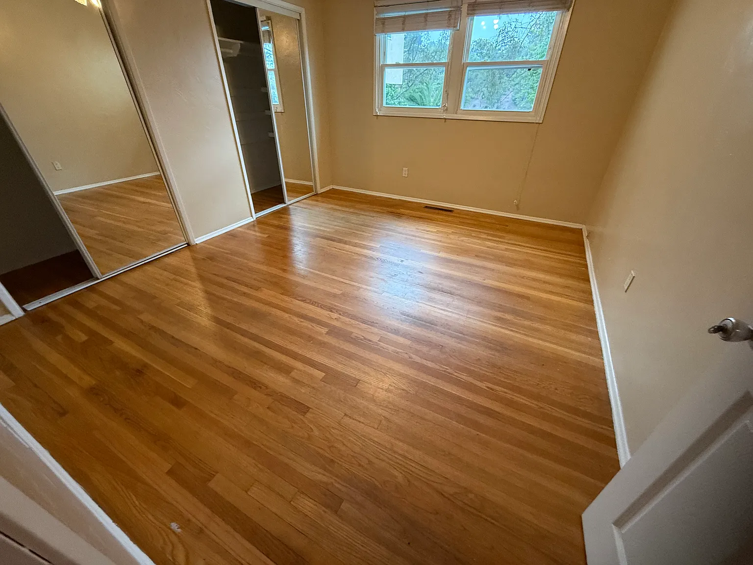 6 bed, $11,595 — Photo 4