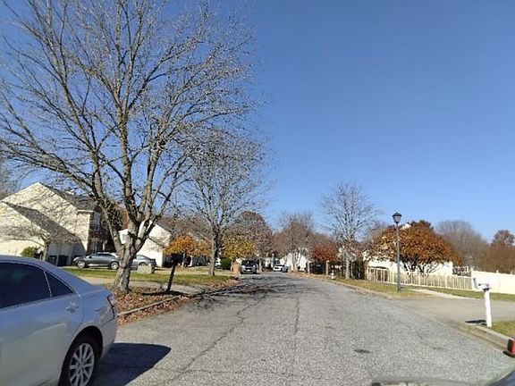 Exterior Neighborhood (street photo)