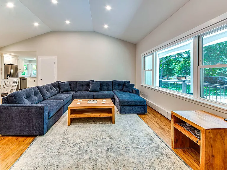 33 Richardson Ave — Photo 3