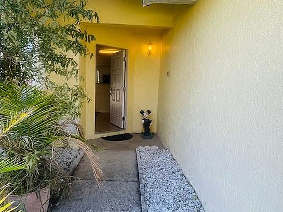 2nd image of 2933 Paddington Way