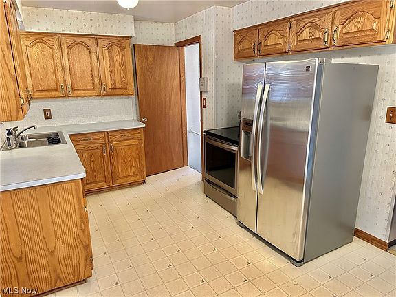 3rd image of 23071 Mildred Ave