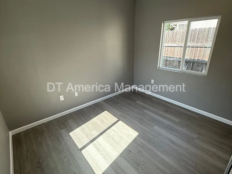 5480 Timothy Dr — Photo 7