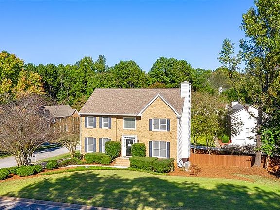 3rd image of 1880 Travers Cir