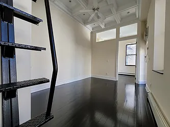 Rented by Julien Aractingi, LREB