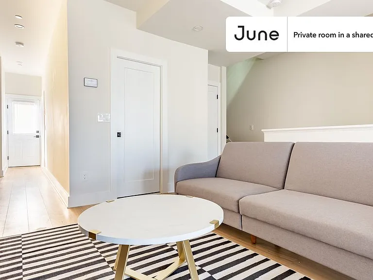 1340 Harvard St NW #B — Photo 9