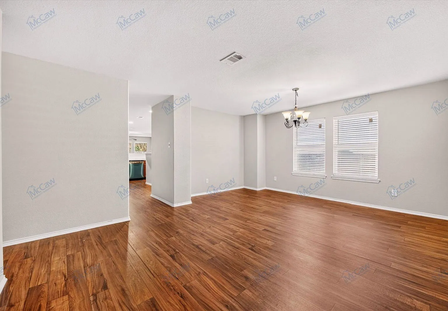 4 bed, 2.0 bath, 2080 sqft, $2,300 — Photo 4