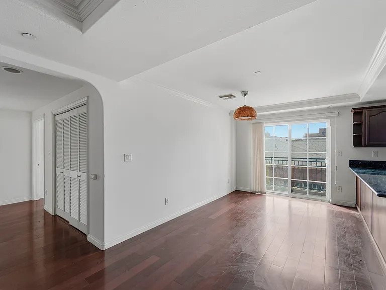 700 S Ardmore Ave #304 — Photo 18