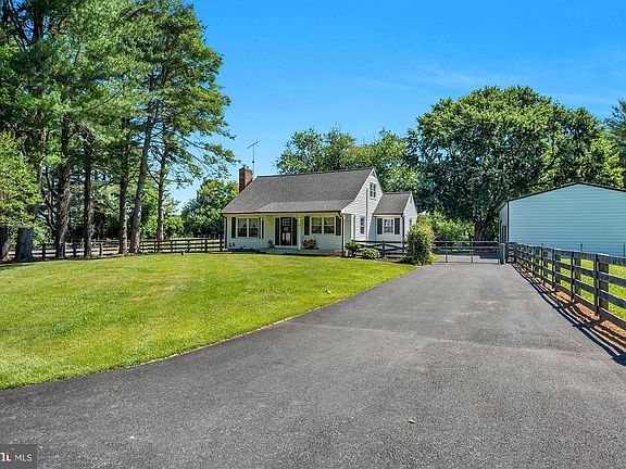 3rd image of 932 Bear Branch Rd