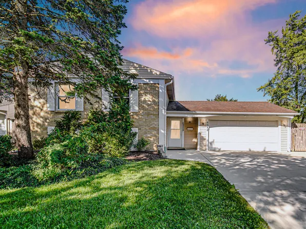 6988 Plumtree Ln, Hanover Park, IL 60133