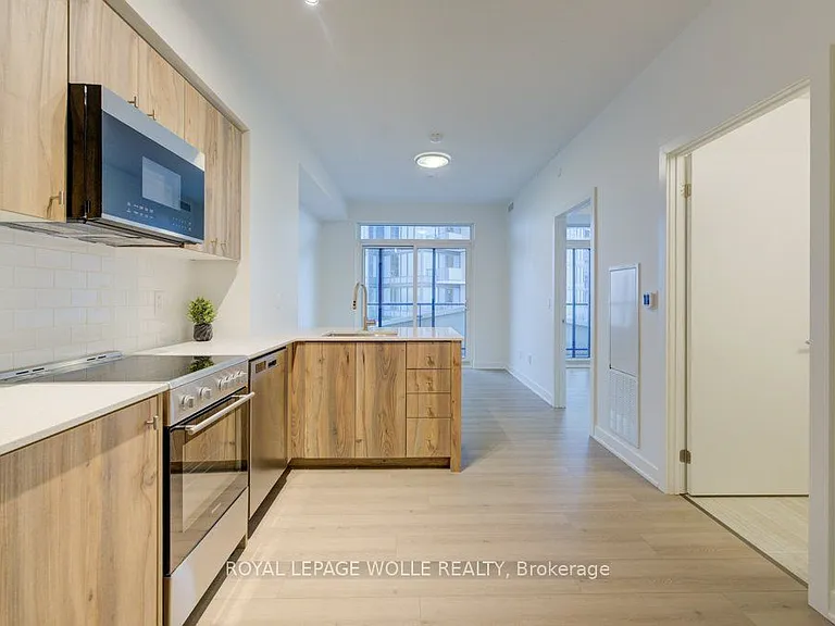 25 Wellington St S #2101 — Photo 8