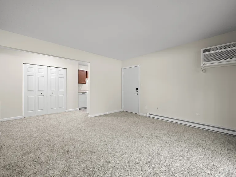 2900 W War Memorial Dr — Photo 4
