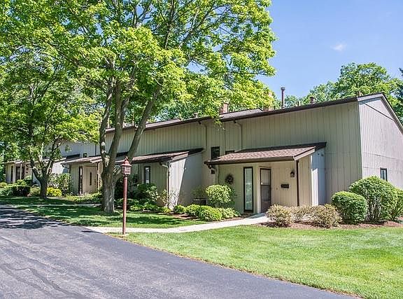 2nd image of 1070 S Lake Shore Dr Unit 14C