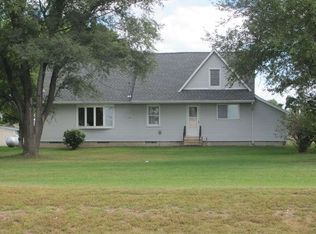 8204 Waverly Rd, Cedar Falls, IA 50613