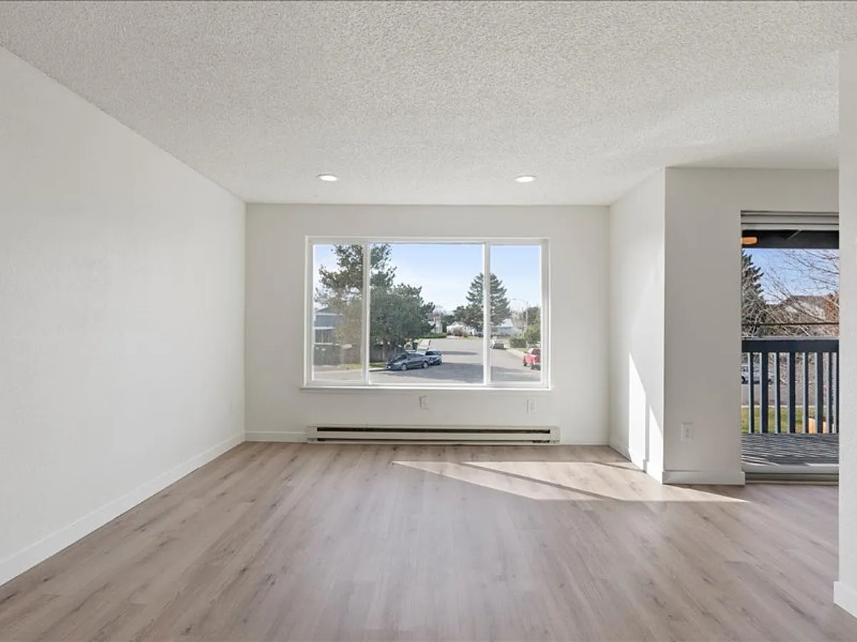 Photo 2 of 27 - Kamden Court - Kennewick, WA Building Photo - Kamden Court