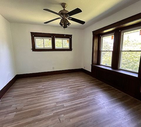 3rd image of 556 Storer Ave
