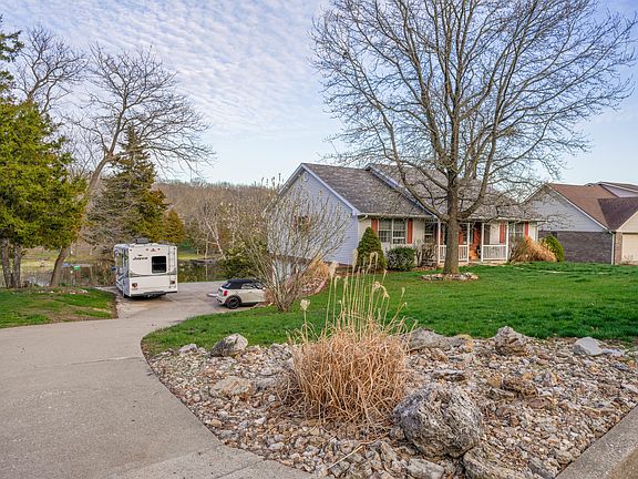 4th image of 2405 Bowe Ln