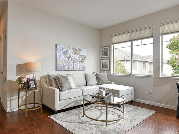 5th image of 399 Kincora Ct