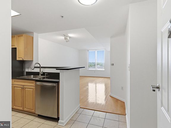 4th image of 2726 Gallows Rd APT 1110