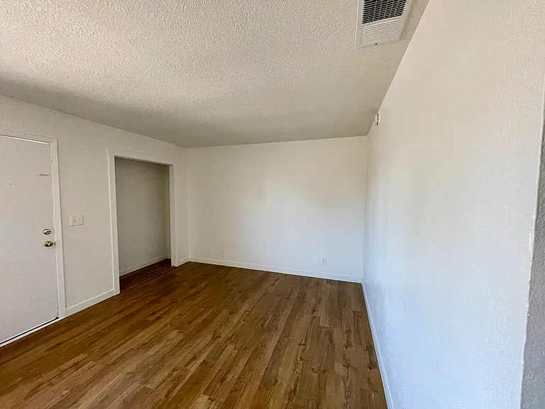 2424 Kenton Ct #C — Photo 6