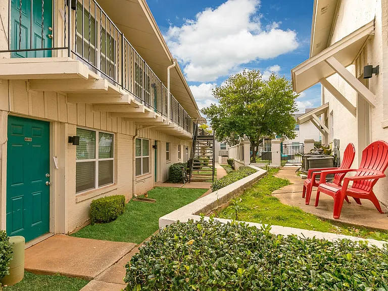 Bennett Pointe — Photo 1
