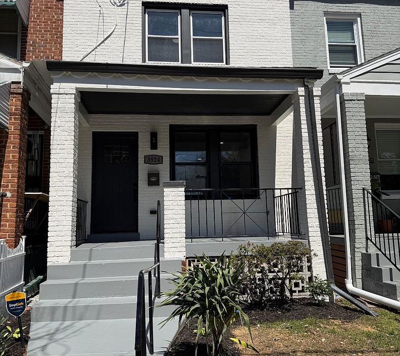 1st image of 3924 R St SE