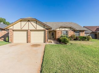 645 NE 16th St, Moore, OK 73160