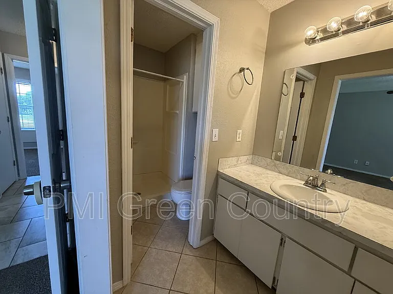 900 W Norman St — Photo 17