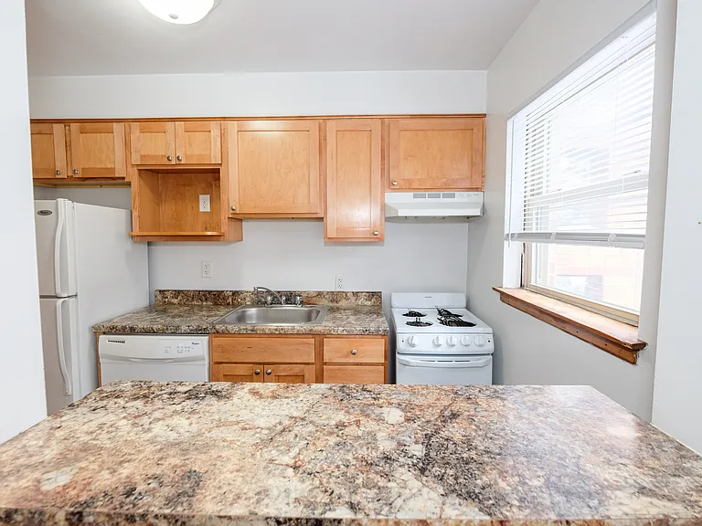 Iglehart Court — Photo 18