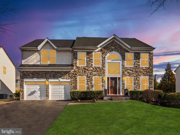 19 Huntingdon Dr, Churchville, PA 18966