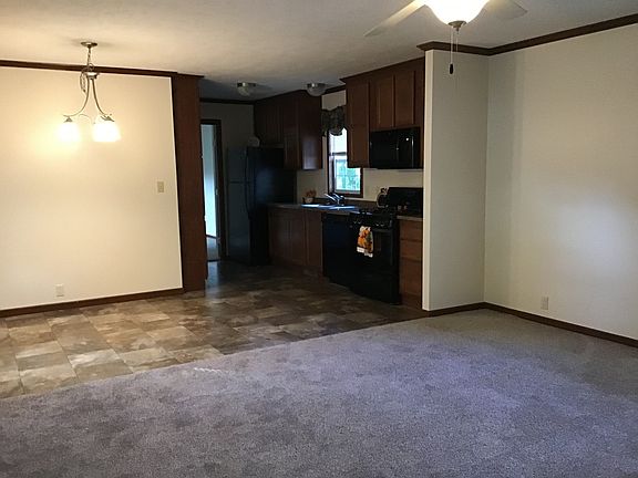 2nd image of 900 W Columbia St #10