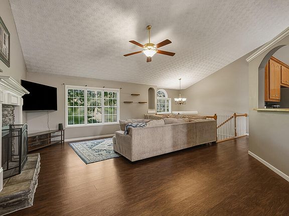 4th image of 141 Riverstone Way