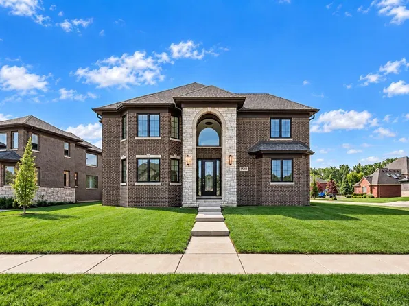 19246 Hamlin Lake Dr, Macomb, MI 48044