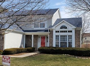 19 N London Ct, South Elgin, IL 60177