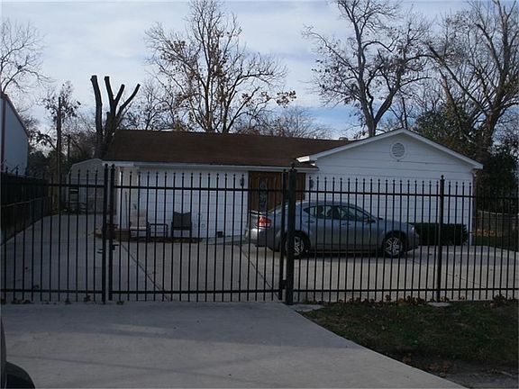 Gated Entrance -UNRESTRICTED PROPERTY!