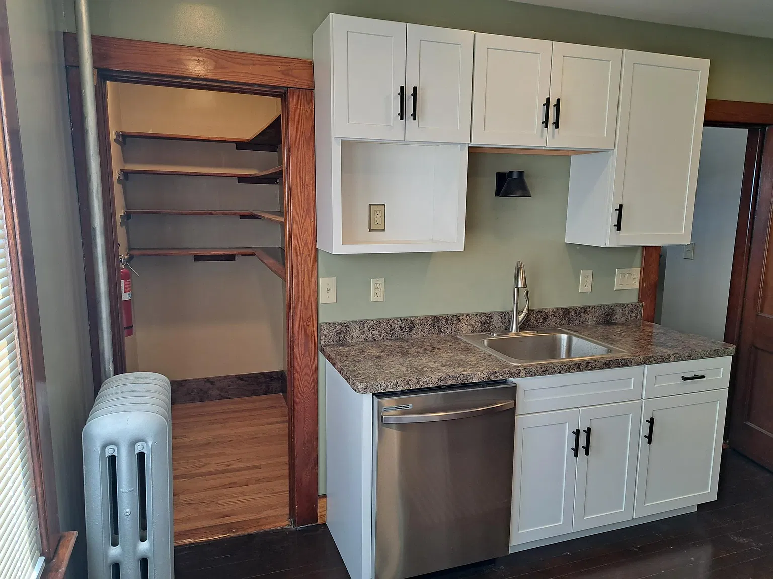 2 bed, 1100 sqft, $1,700 — Photo 3