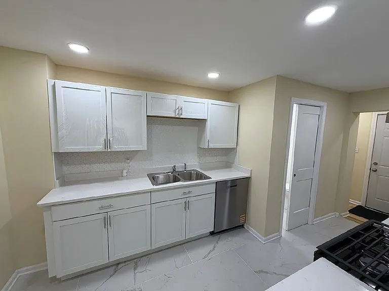 2306 Vermont St — Photo 5