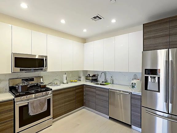 4th image of 2758 Ocean Ave Unit 6D