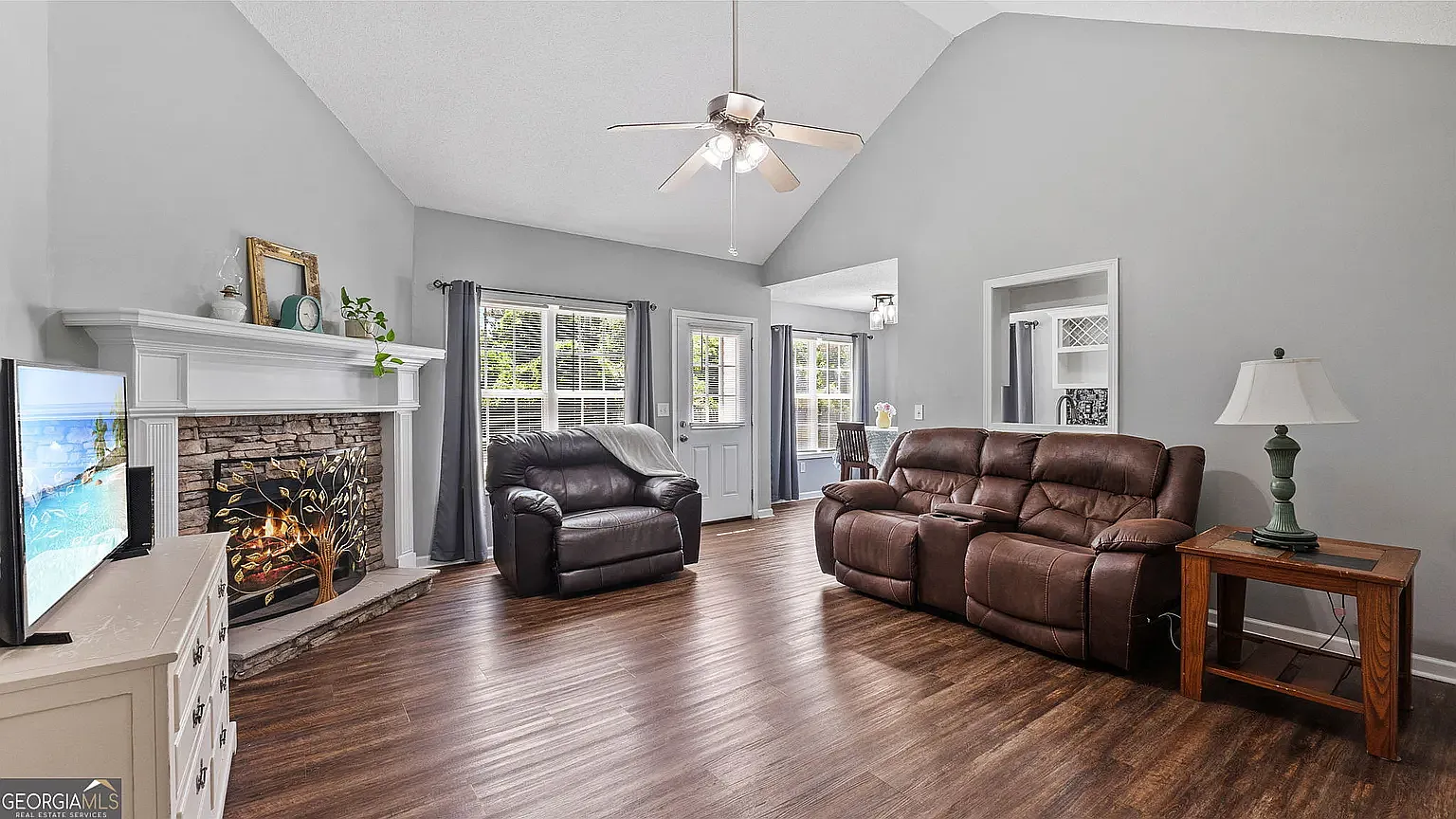 3 bed, 1200 sqft, $1,950 — Photo 2