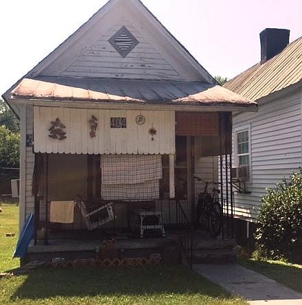 1st image of 404 E Oldham Ave