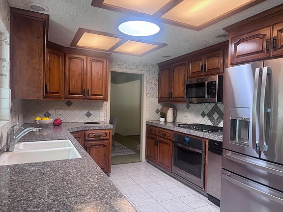 3rd image of 5823 Antigua Dr