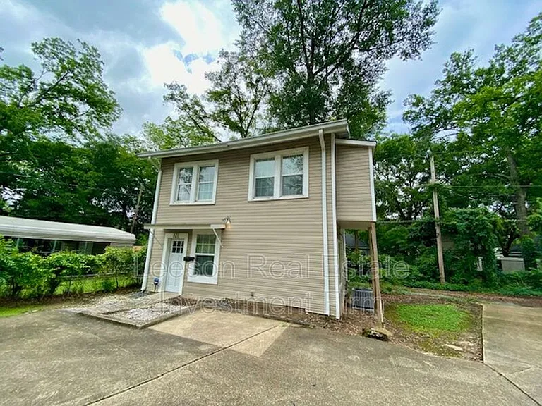831 Stephenson St — Photo 2