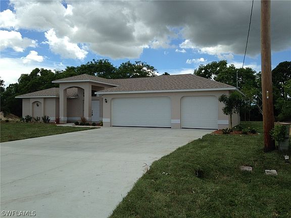 3rd image of 216 NE 8th Place Cpe